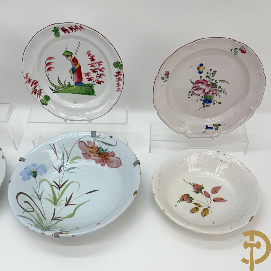 Franse borden w.o. Strassbourg met decor van luchtballon, vogel en Chinees figuurtje
