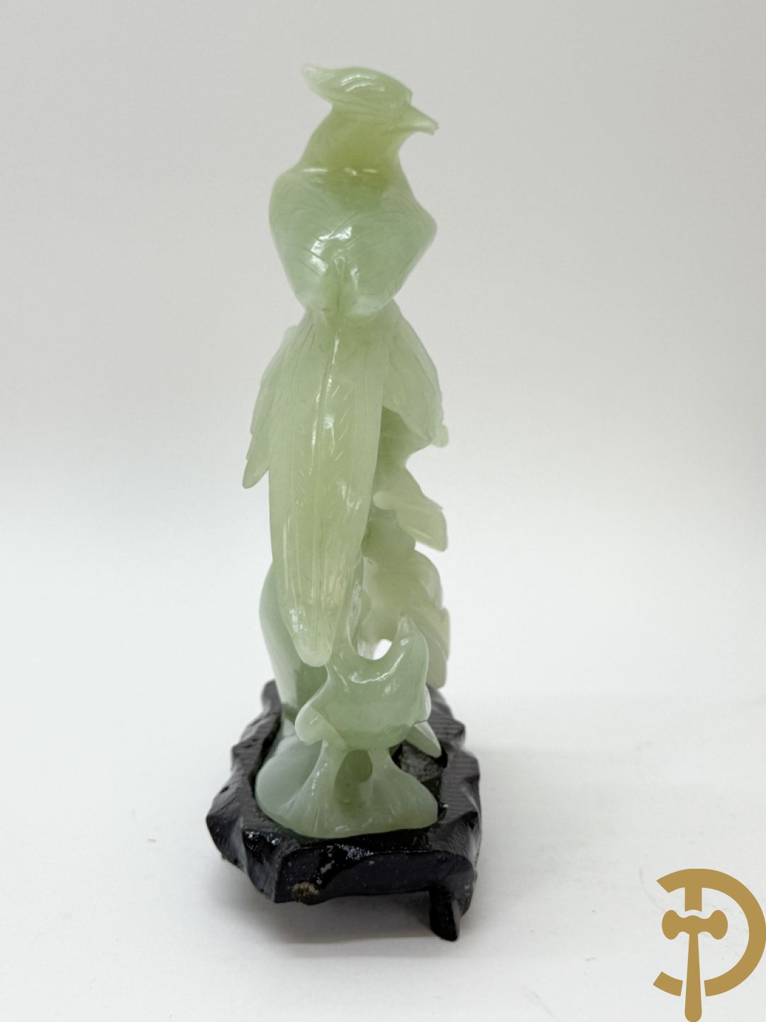 Drie handgesculpteerde Aziatische vogels met bloemenmotieven in jadeiet + klein haantje in jadeiet