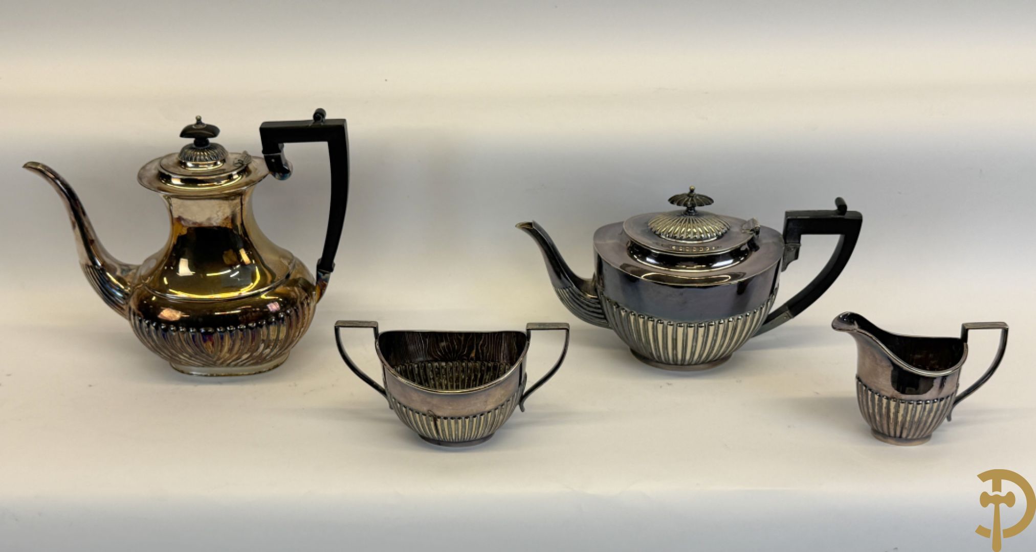 Engelse verzilverde koffie- en theestellen