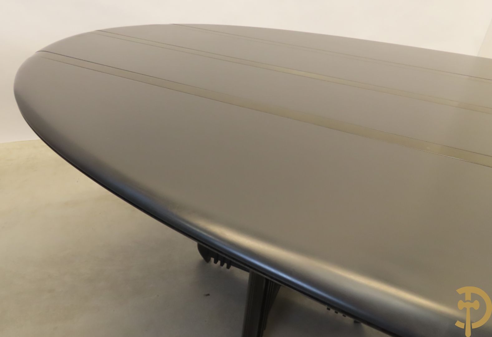 Grote ovale tafel van de Italiaanse ontwerper Umberto Asnago voor Giorgetti + 10 bijhorende hoogleunige stoelen