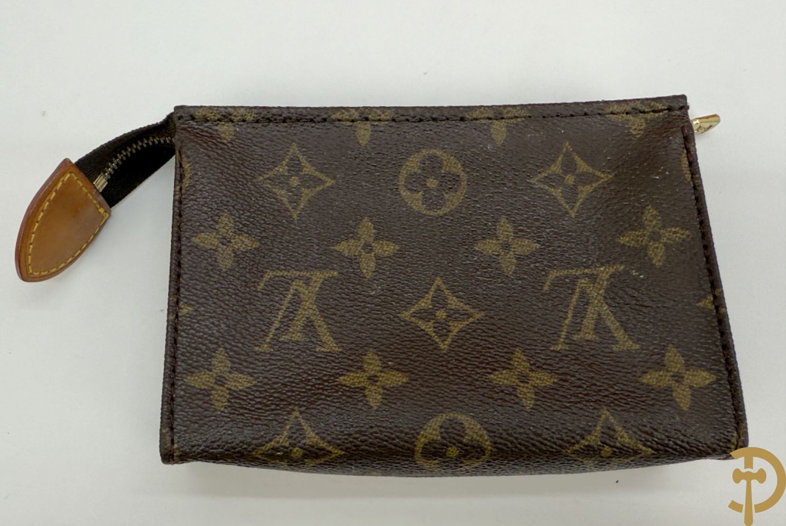Elf lege doosjes van Hermes + Louis Vuitton sleutelhouder + kleine tas Louis Vuitton + herendassen w.o. Moschino, Zegna, Boss, Versace Gianni