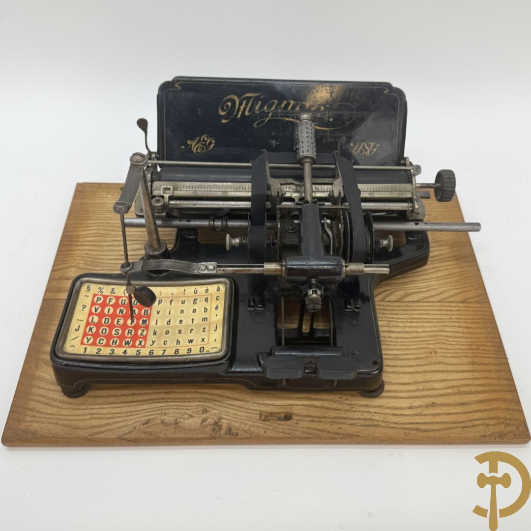 Antieke typmachine AEG Mignon in kist