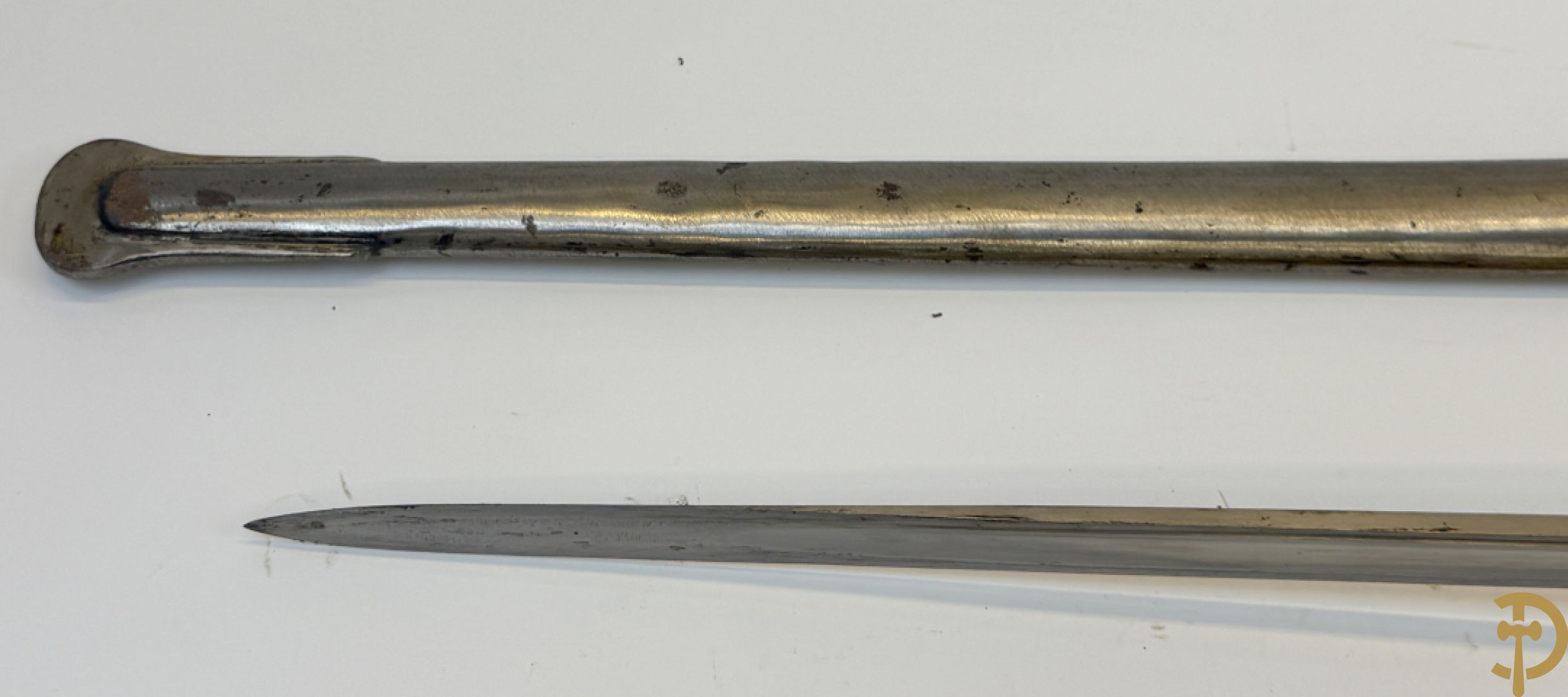 Sabel in schede van de Franse cavallerie, gemerkt op lemmet 1883