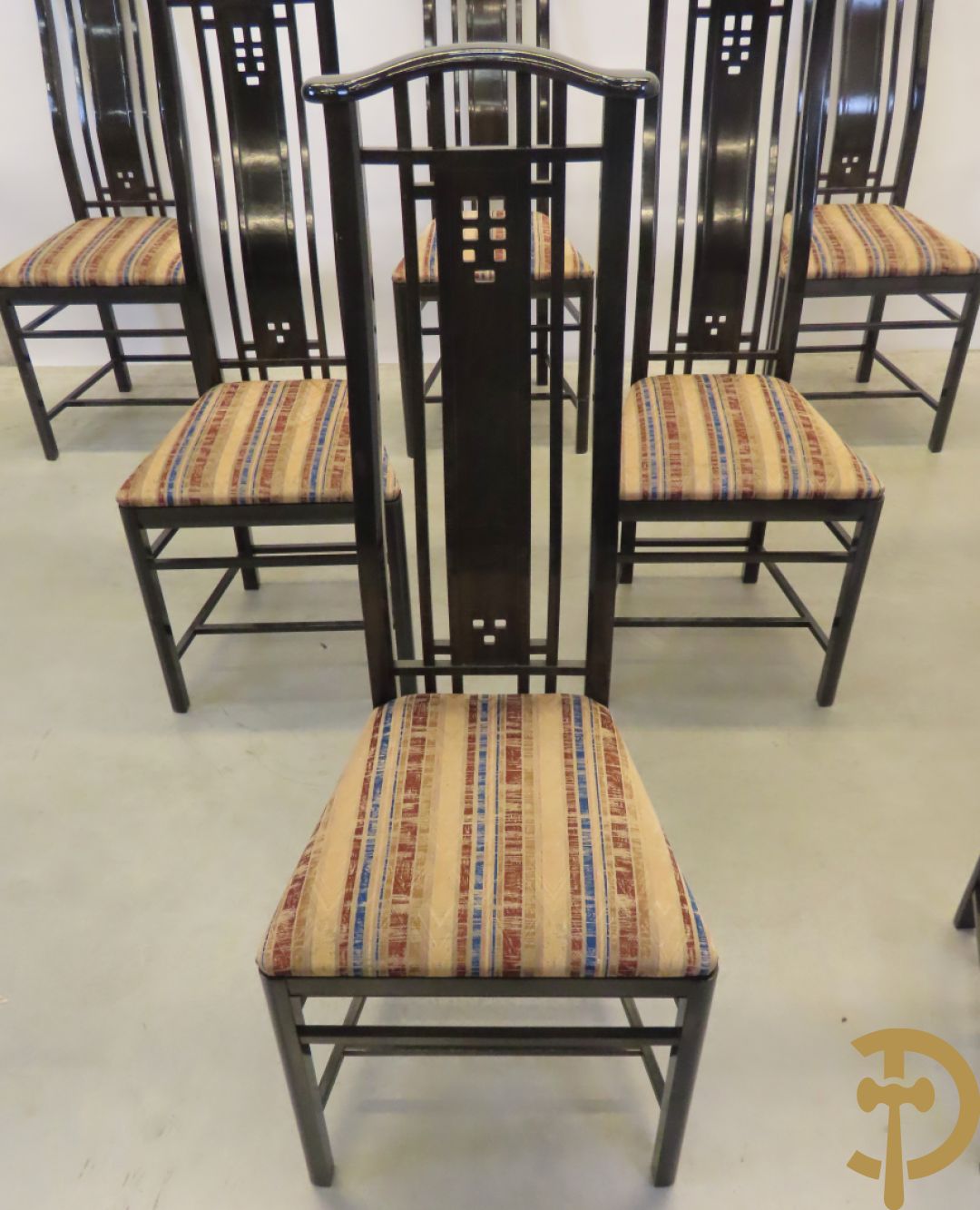 Grote ovale tafel van de Italiaanse ontwerper Umberto Asnago voor Giorgetti + 10 bijhorende hoogleunige stoelen