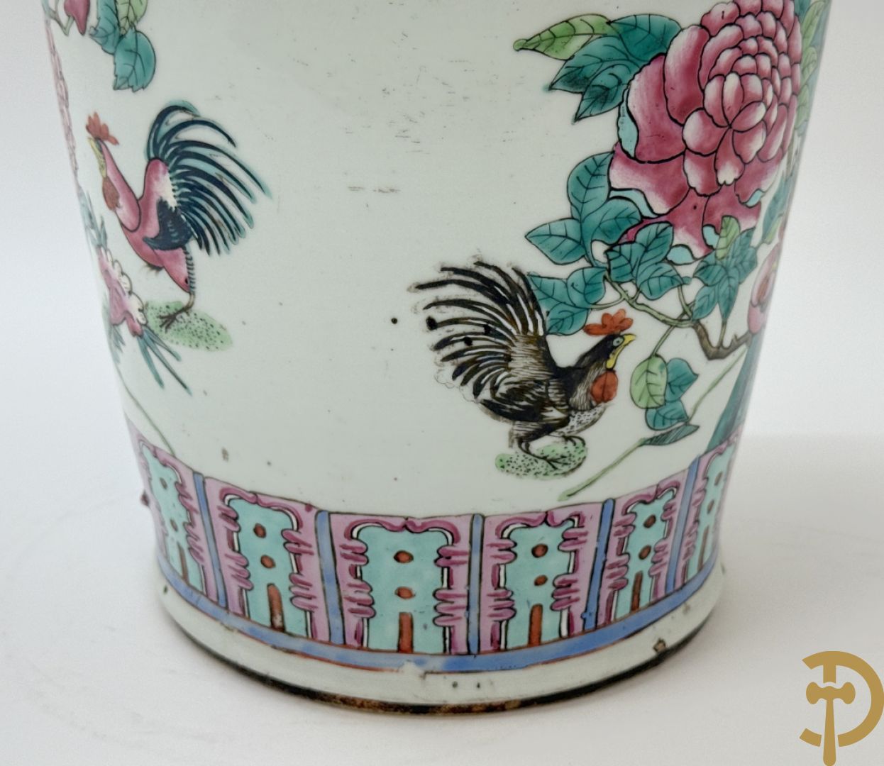 Chinese porseleinen vaas met decor van hanen en bloemen