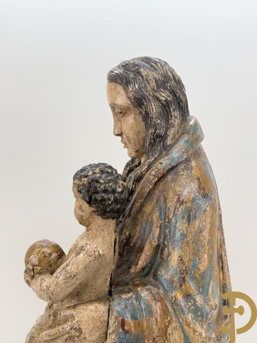 Houtsculptuur gepolychromeerde zittende Madonna met kind op de schoot, Zuid Europees