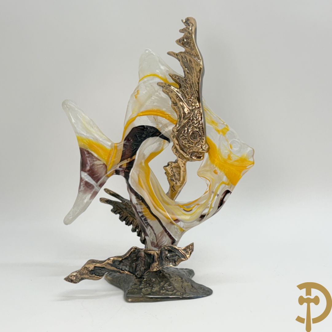 LOHE getekend - Surrealistische kopersculptuur met glas in de vorm van een vis