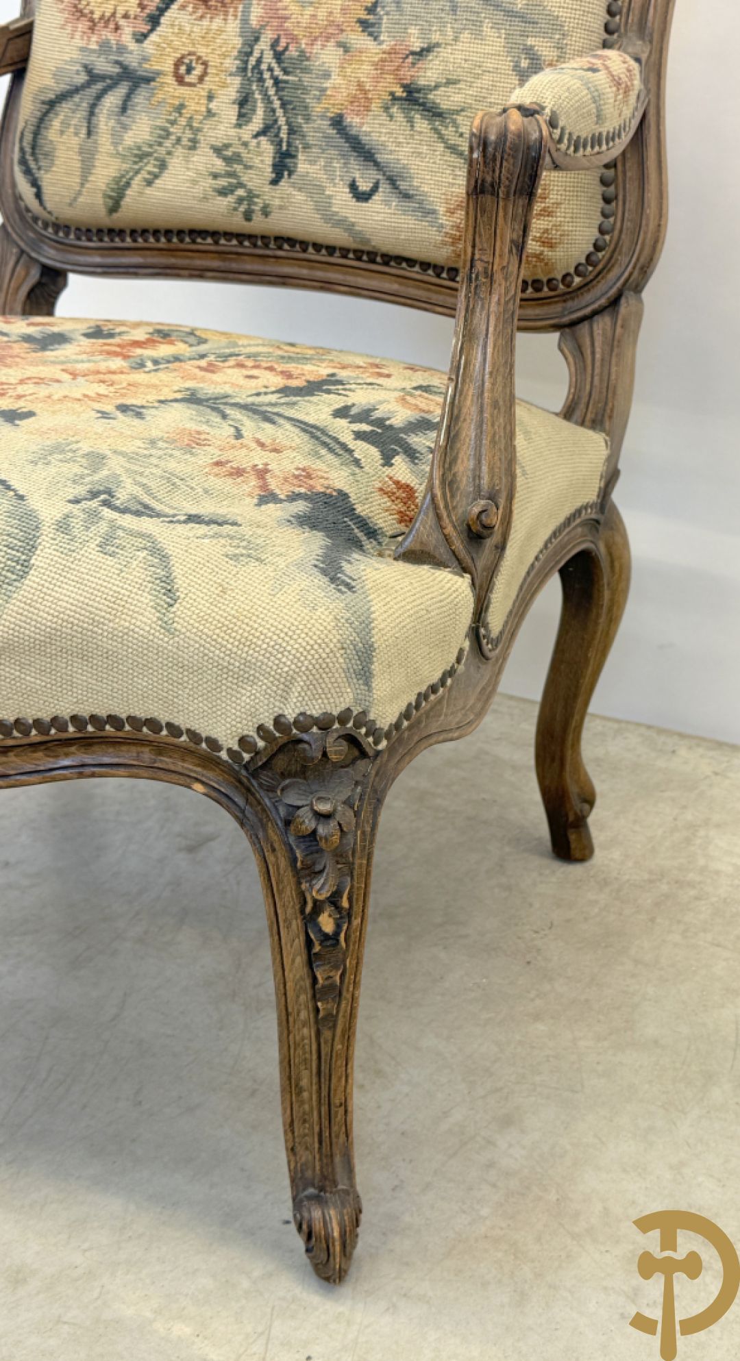 Gemonochromeerde Louis XVI armzetel + Louis XV armzetel met petit points