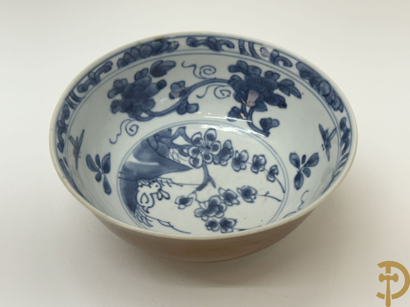 Chinese porseleinen coupe met bloemendecor