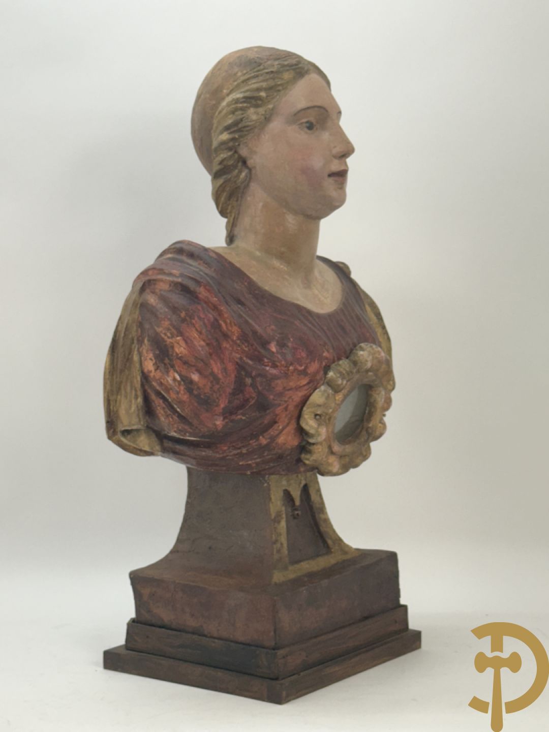 Houtgesculpteerde en gepolychromeerde damesbuste met reliekhouder