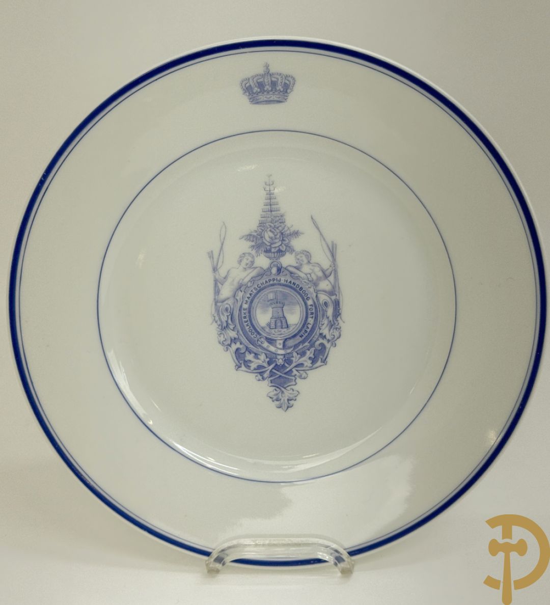 Acht porseleinen borden van boogschuttersgildes