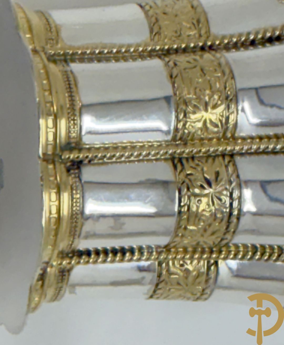 Massief zilveren Margrete beker met vergulde motieven en vermeil binnenin, maker Michelsen A., Serling silver