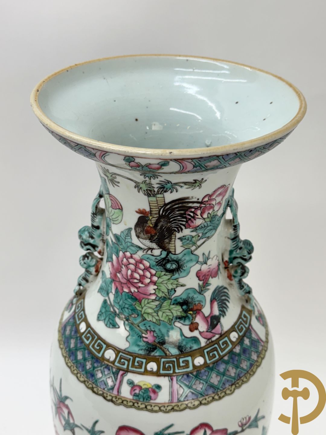 Chinese porseleinen vaas met decor van hanen en bloemen