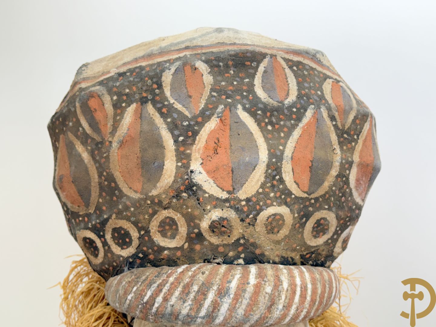 Afrikaans Yaka masker met raffia