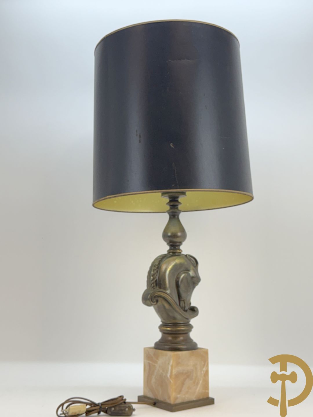 Vintage lampadaire in messing met paardenkop op onix marmeren sokkel