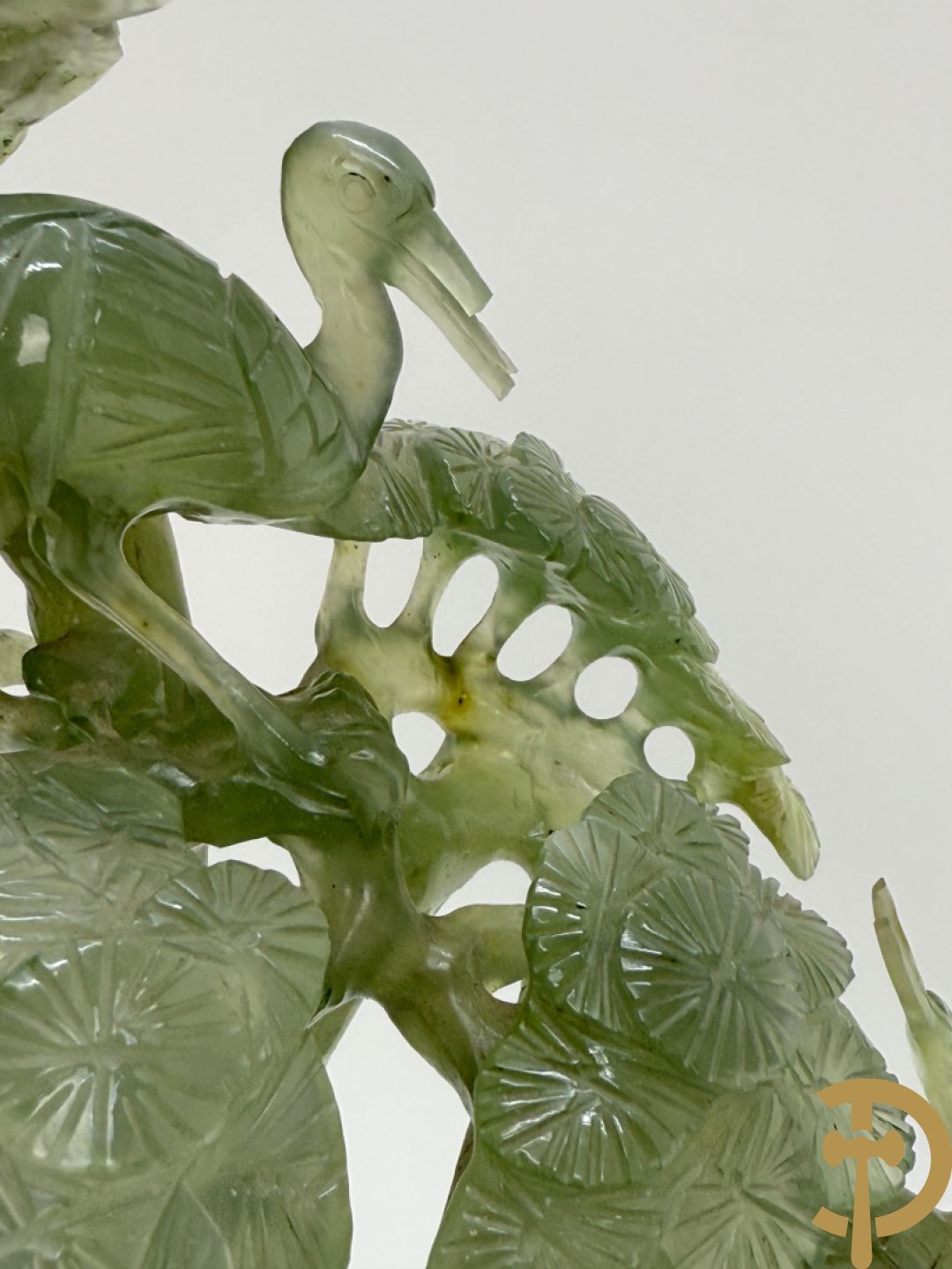 Jadeiet sculptuur van boom met vogels + koppel vogels op bloemen in jadeiet + 2 vogels op tak in jadeiet