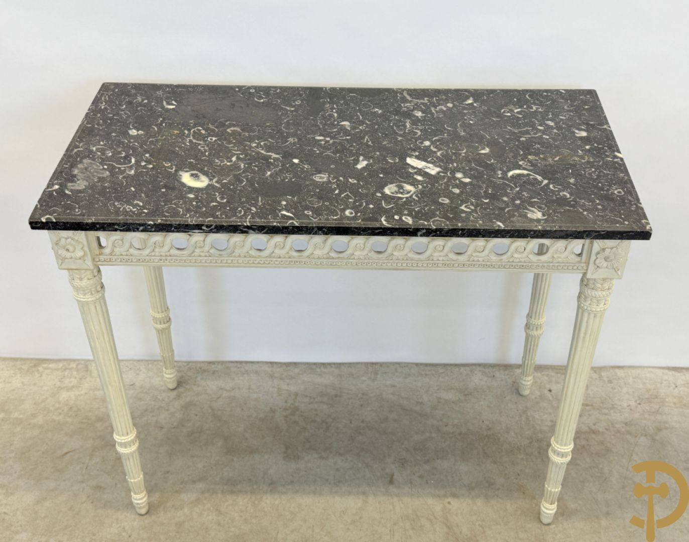 Houtgesculpteerde en gepolychromeerde Louis XVI console met grijs marmeren blad