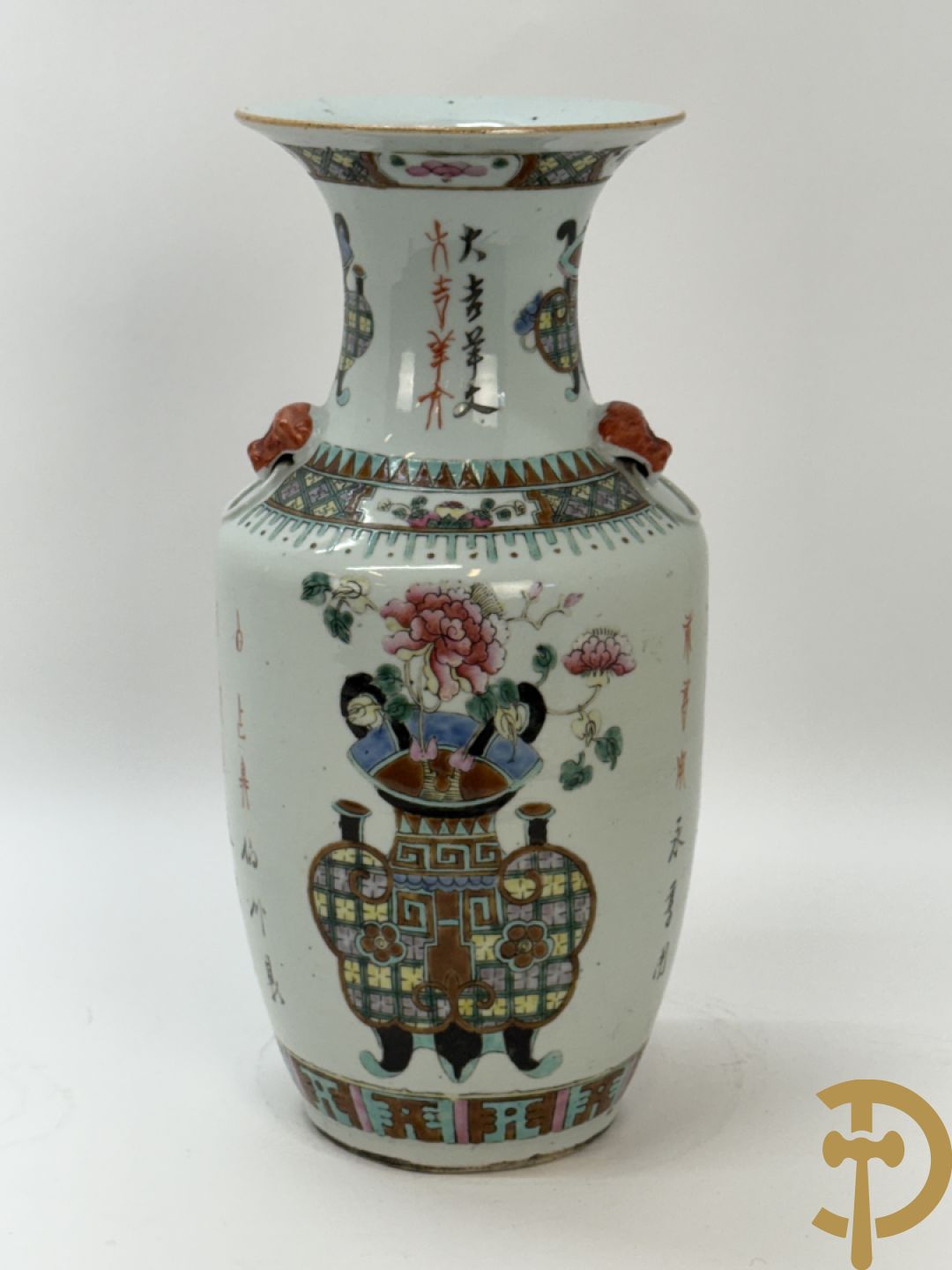 Chinese porseleinen vaas met decor van bloemen in bloemenvaas