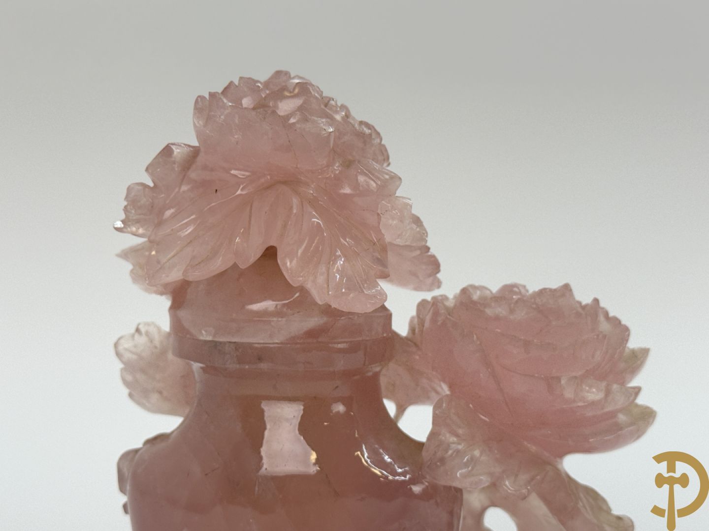 Brule parfum met bloemenmotieven in quartz + brule parfum in jadeiet + brule parfum met salamanders