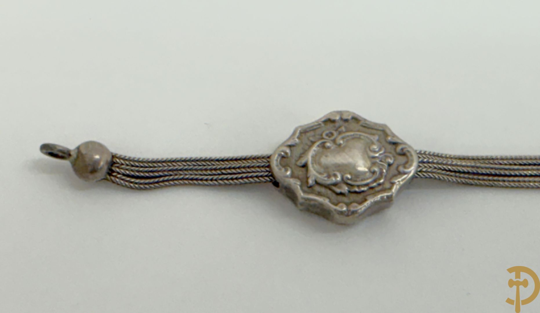 Vier 19e zakhorloges met Romeinse cijfers w.o. zilver + 2 zakhorlogekettingen