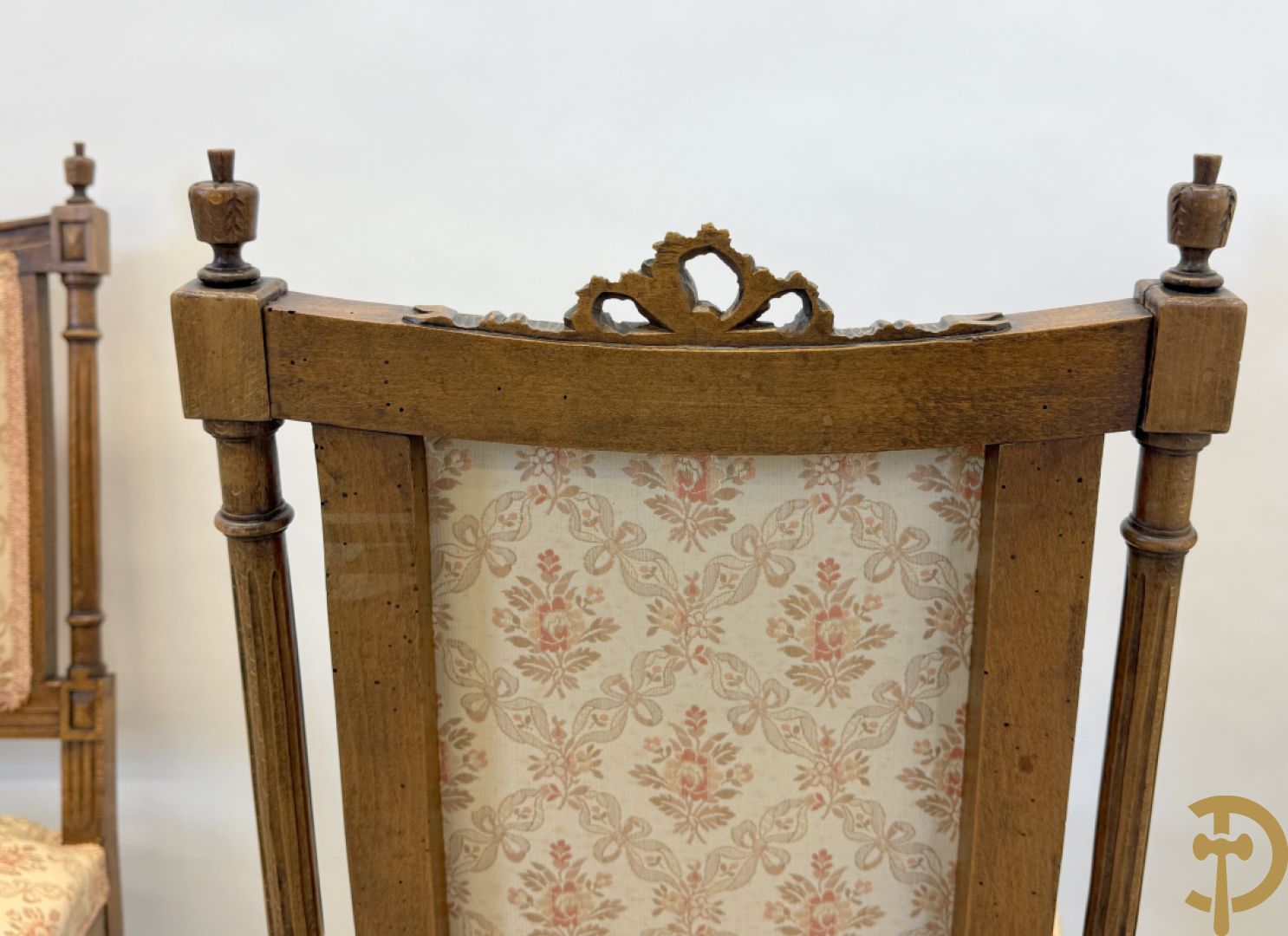 Louis XVI salonensemble bestaande uit canapé, 2 armzetels en 4 stoelen