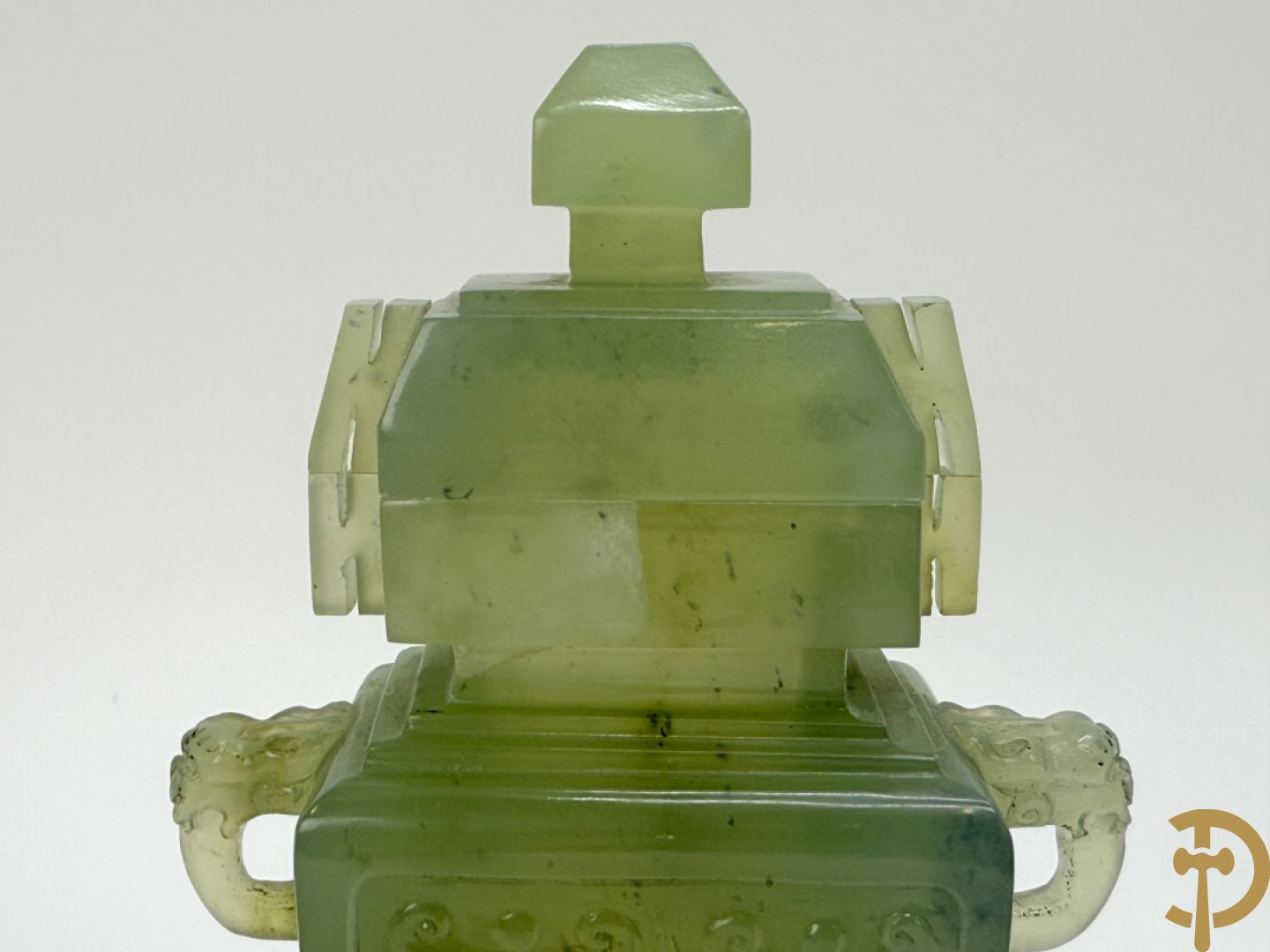 Brule parfum met bloemenmotieven in quartz + brule parfum in jadeiet + brule parfum met salamanders