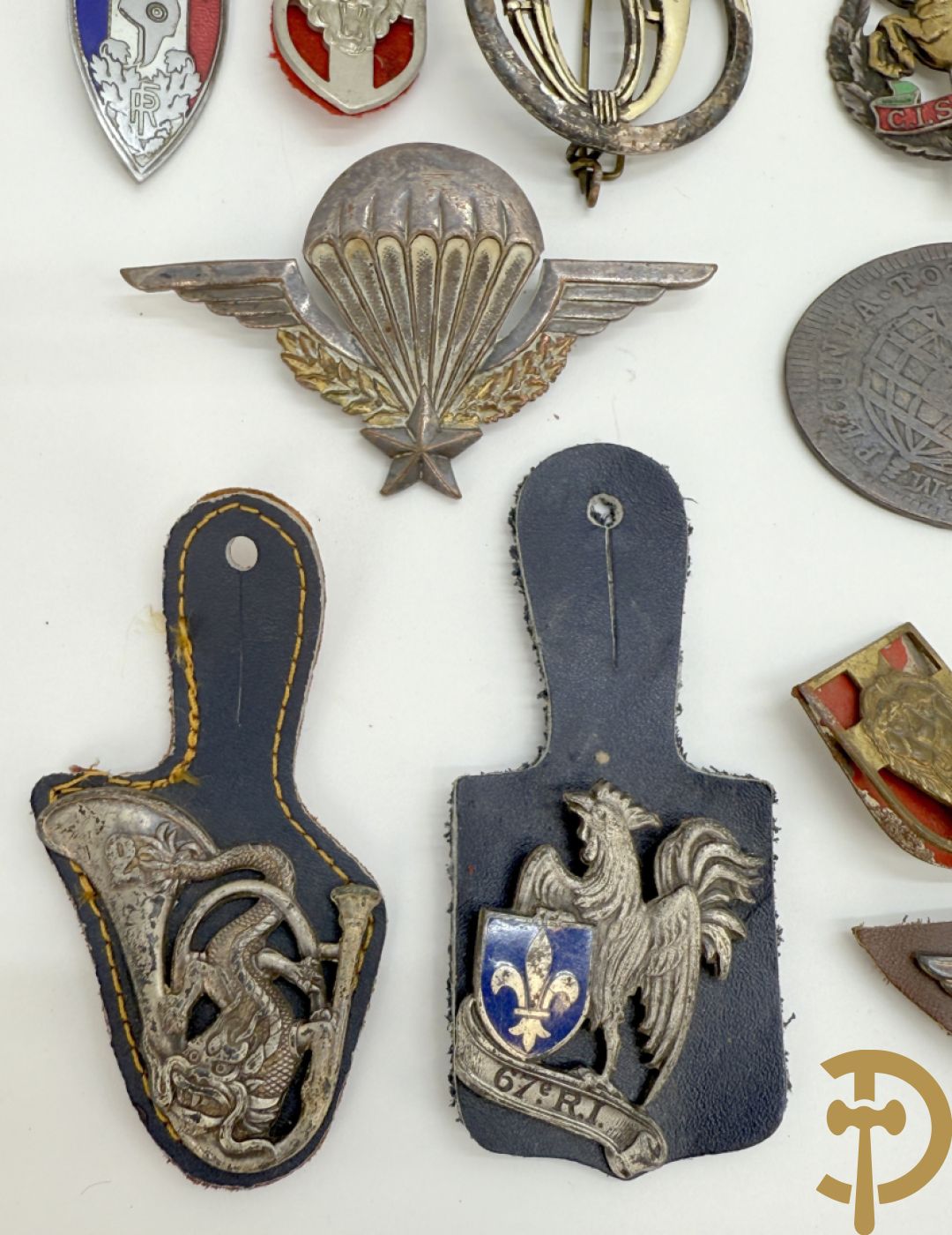 Lot insignes en medailles