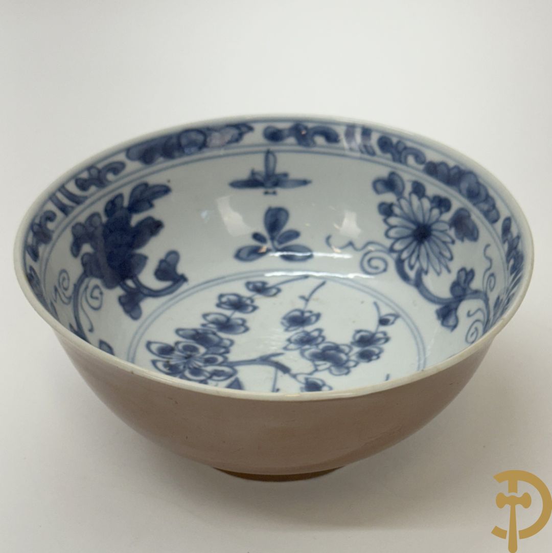 Chinese porseleinen coupe met bloemendecor
