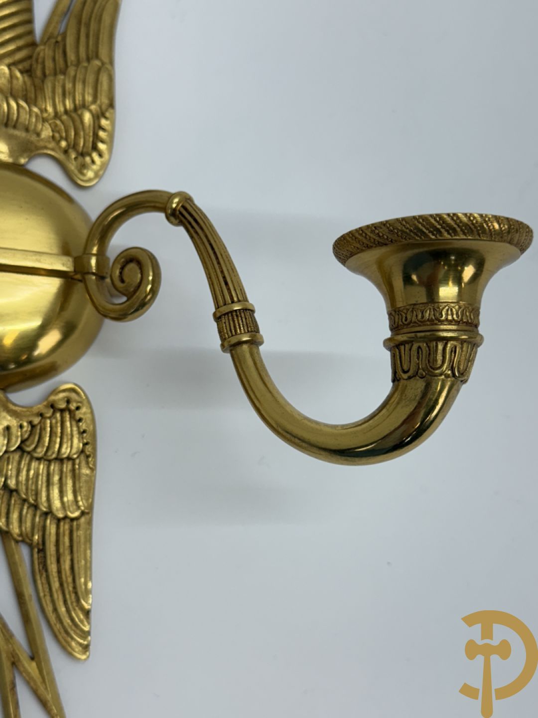 Paar bronzen applieken met vleugelmotieven en bliksemschichten