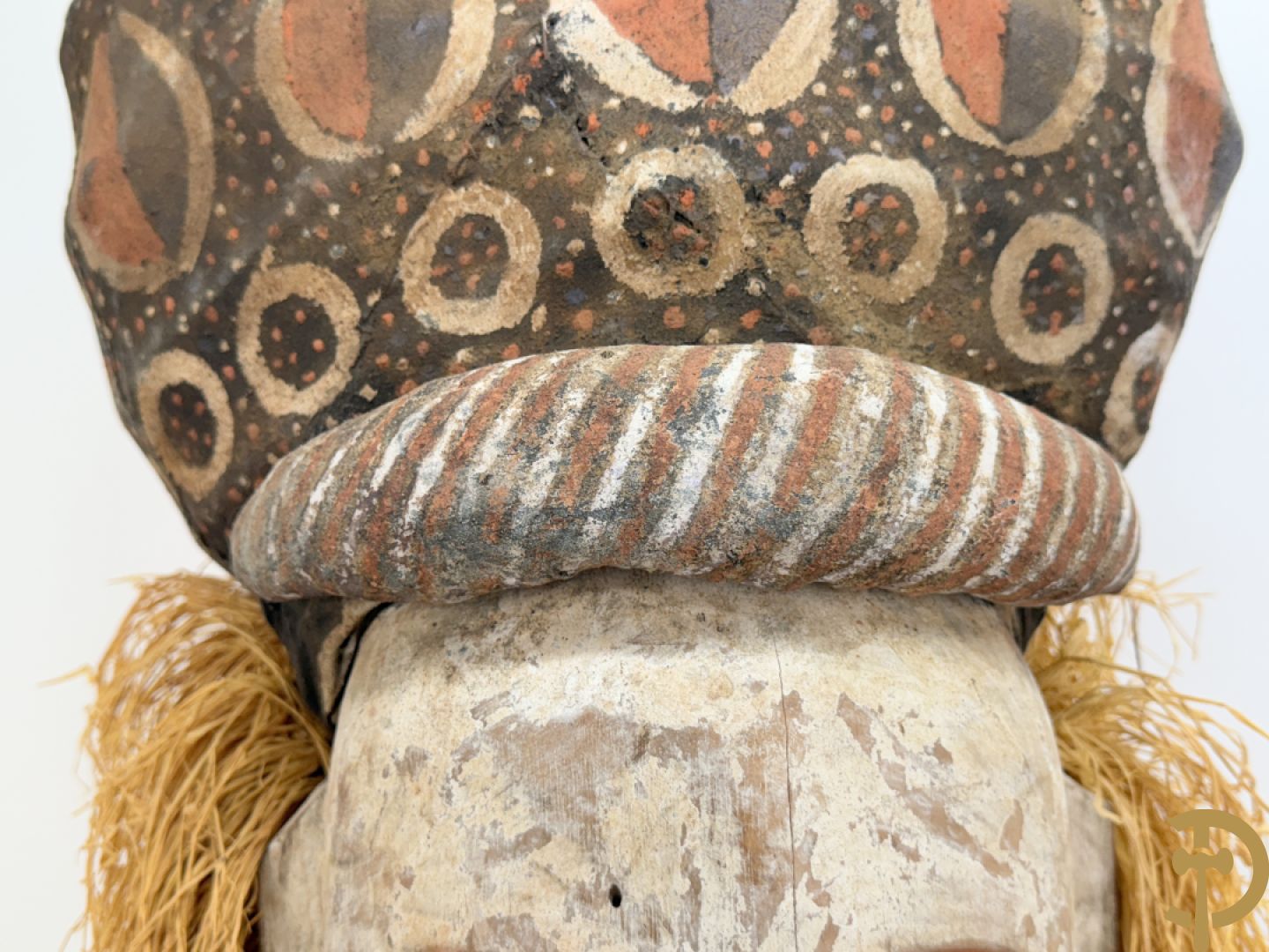 Afrikaans Yaka masker met raffia