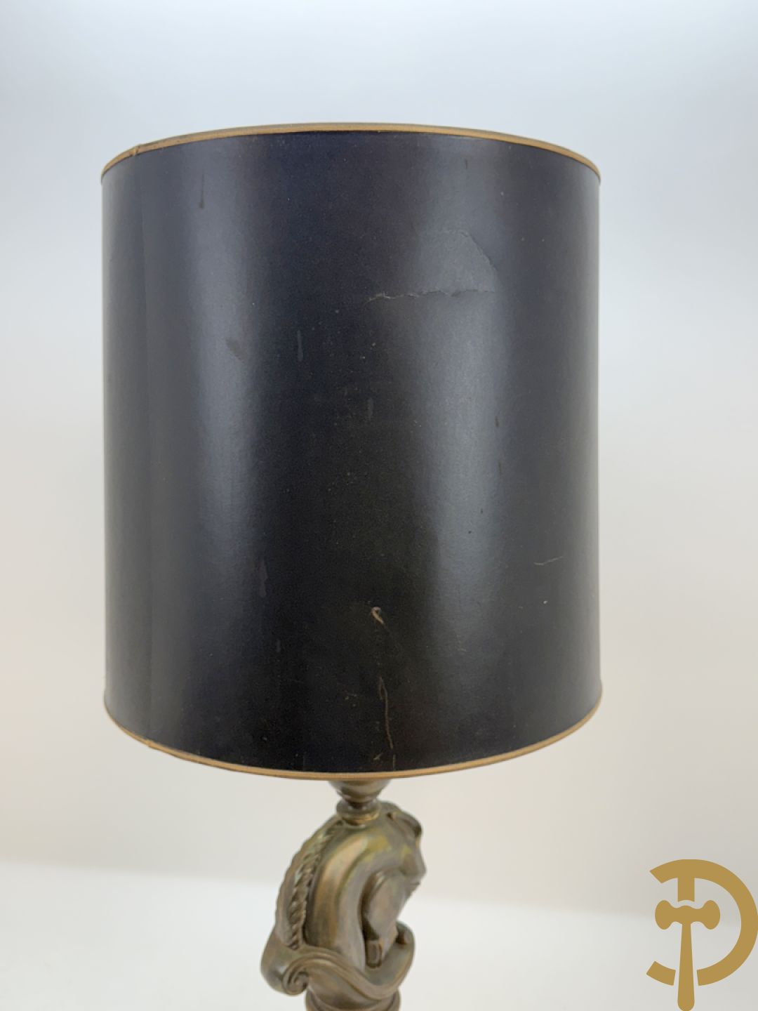Vintage lampadaire in messing met paardenkop op onix marmeren sokkel