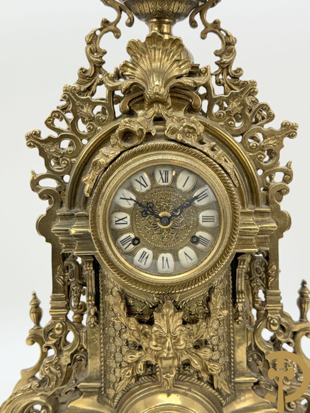 Driedelige vuurvergulde bronzen garnituur, Neo Renaissance stijl