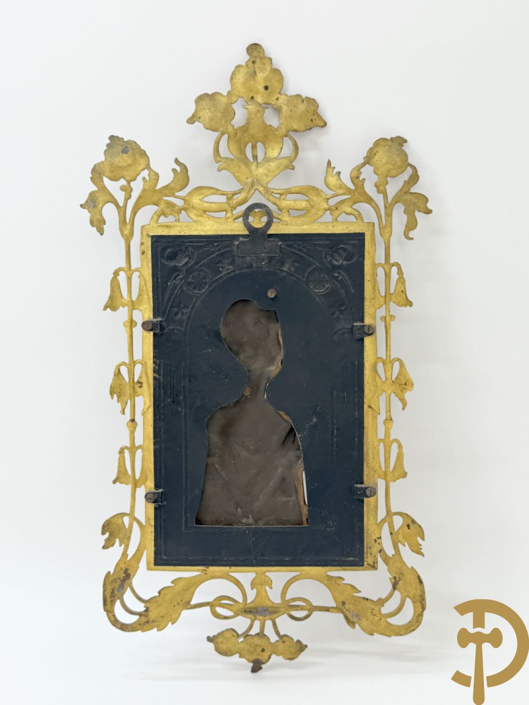 Paar vuurvergulde bronzen basreliefs met elegante dames en Jugendstil motieven