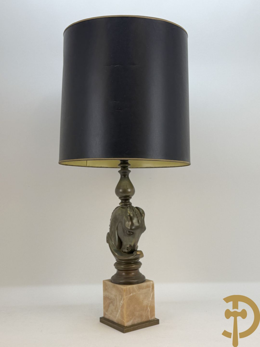 Vintage lampadaire in messing met paardenkop op onix marmeren sokkel