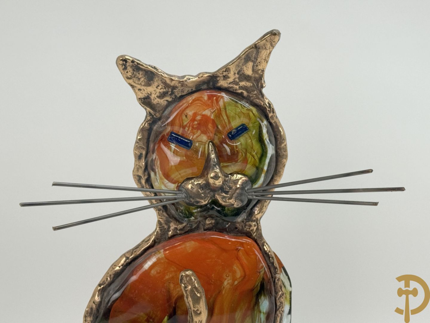 LOHE getekend - Bronssculptuur van poes met glaspasta