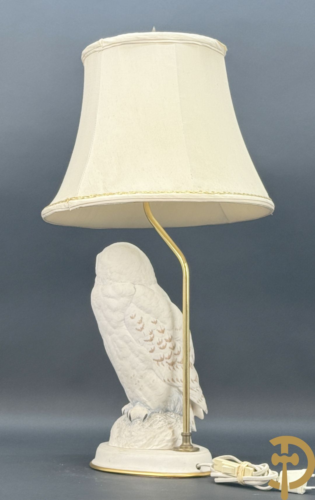 Porseleinen beeld van witte sneeuwuil als lampadaire, door Raymond Watson getekend in 1987 bij de Franklin Mint Compagnie
