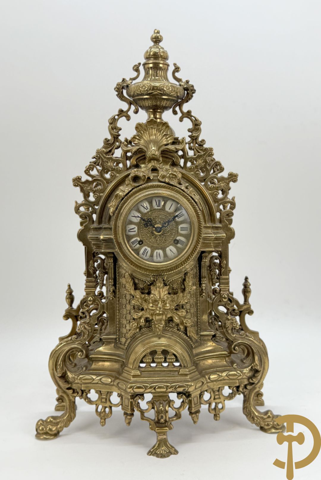 Driedelige vuurvergulde bronzen garnituur, Neo Renaissance stijl
