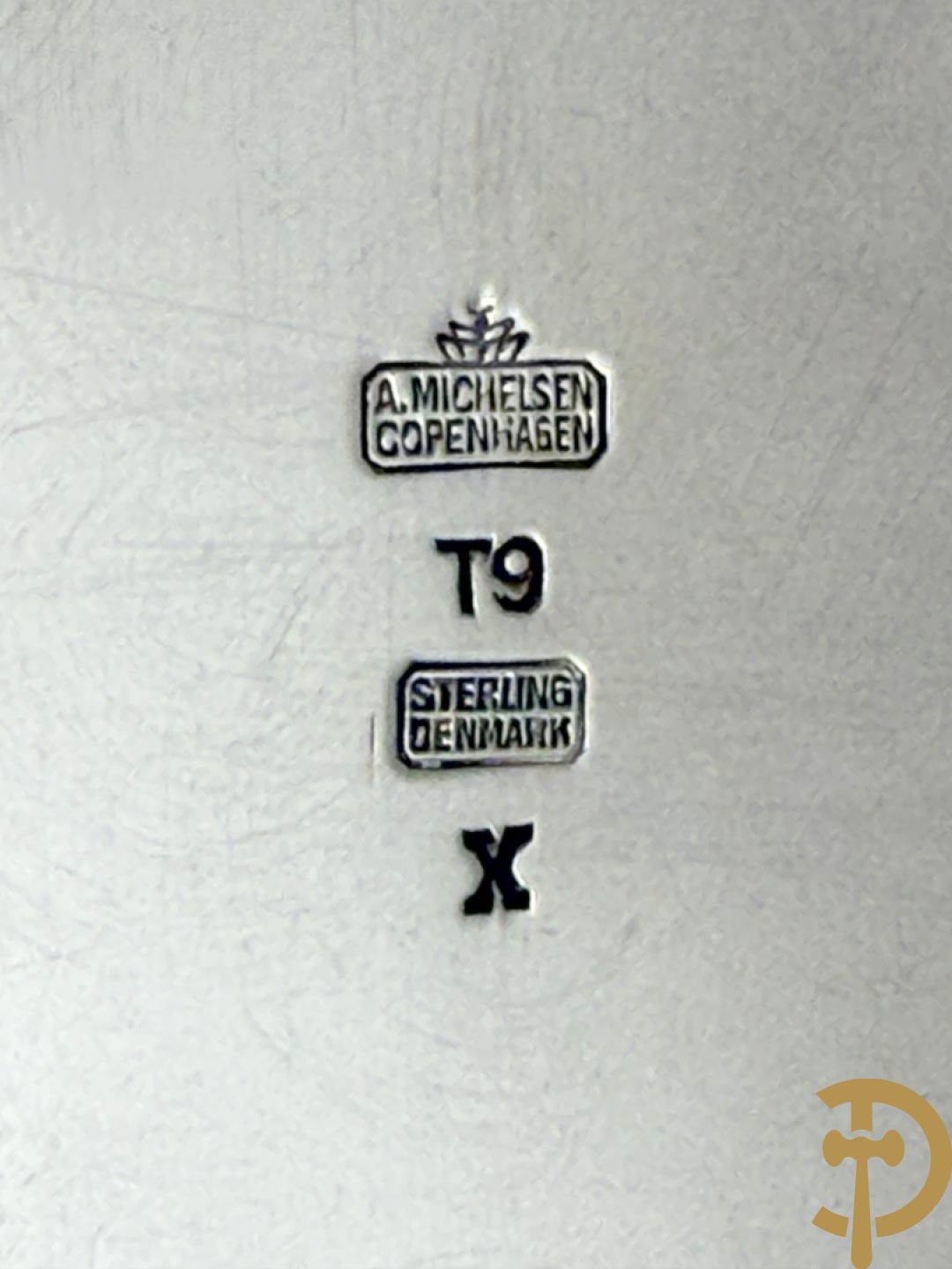 Massief zilveren Margrete beker met vergulde motieven en vermeil binnenin, maker Michelsen A., Serling silver