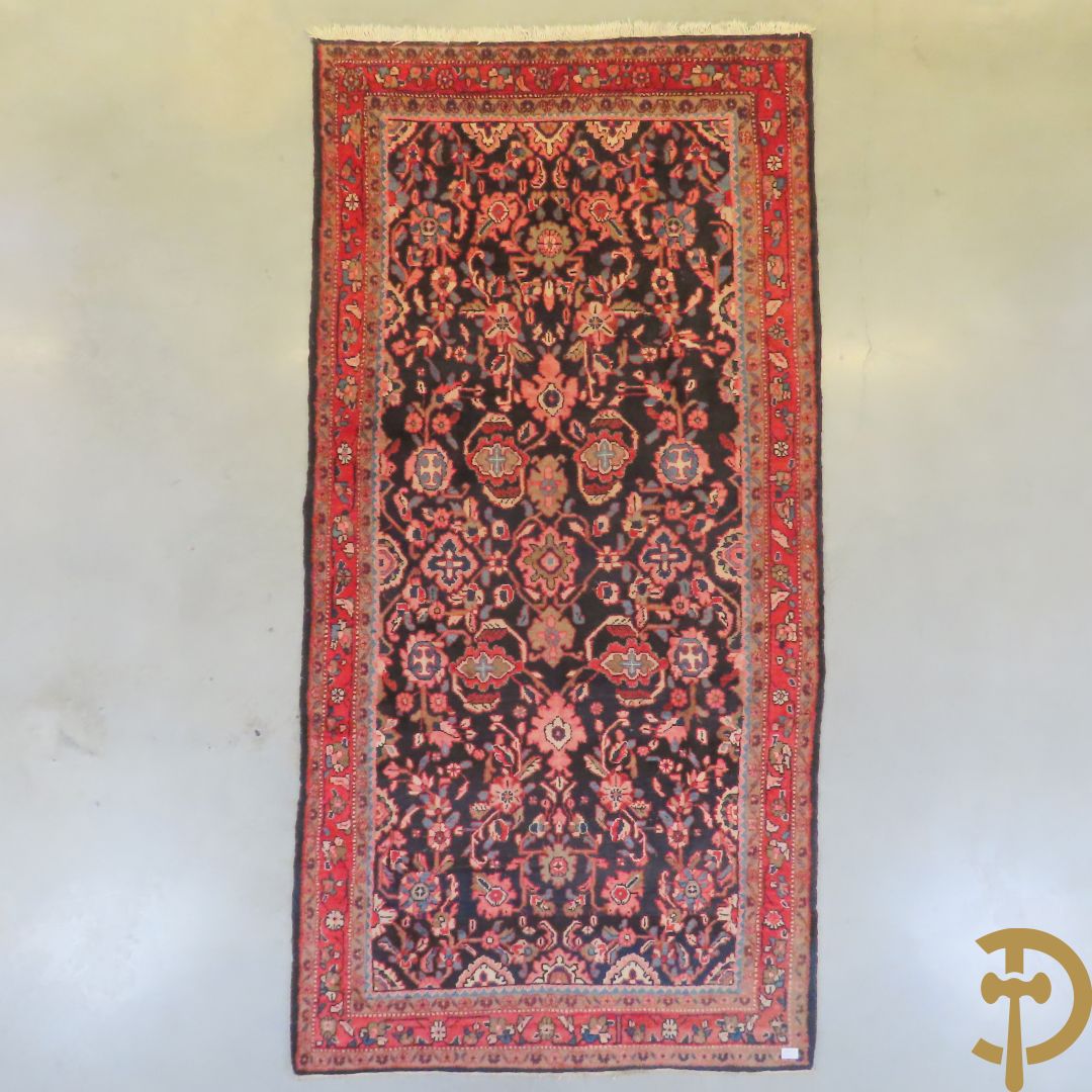 Iranees handgeknoopt tapijt met bloemendecor op blauwe fond, Nanadi