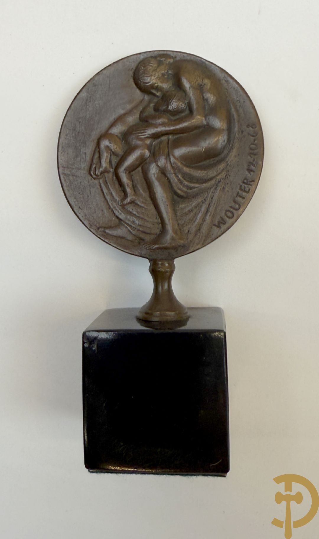 VAN DER DONCKT getekend : Lot bronzen religieuse beeldjes en corpussen