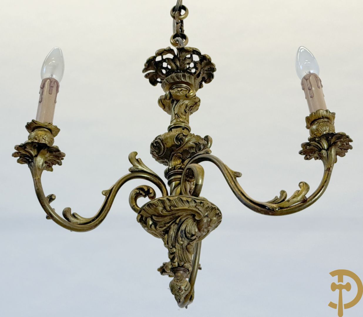 Bronzen drie armige luchter met accanthusranken, Louis XV stijl
