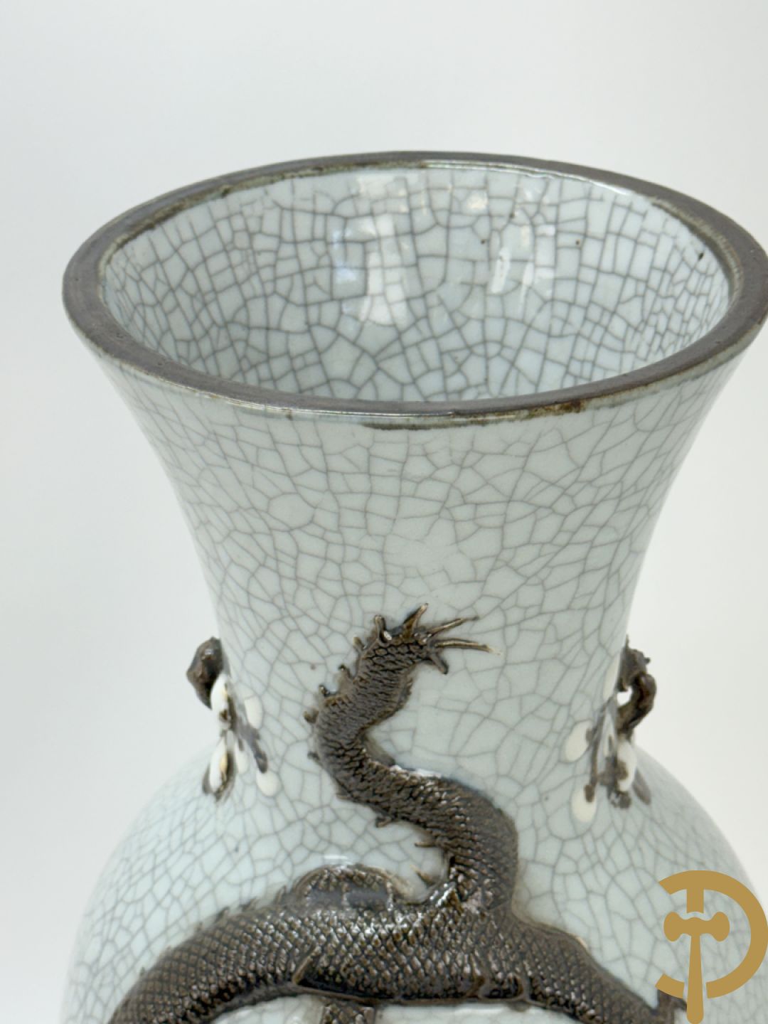 Chinese porseleinen Nankin vaas met drakendecor