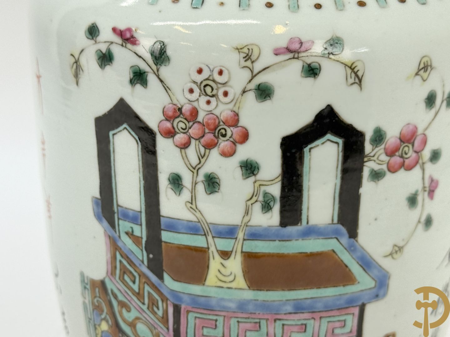 Chinese porseleinen vaas met decor van bloemen in bloemenvaas