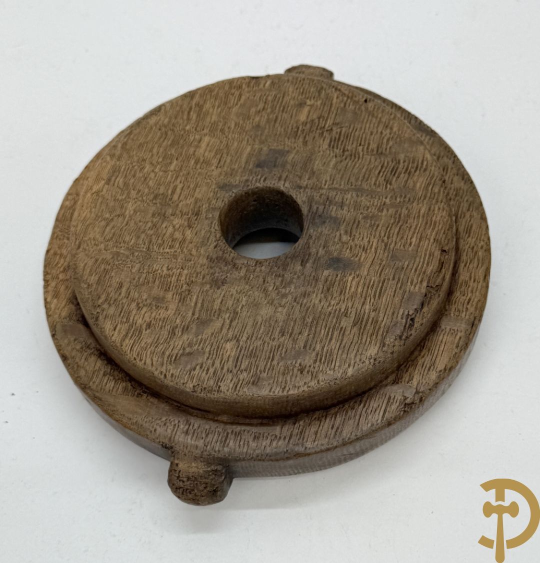 Lot folklore w.o. antieke gemerkte (IBT BCR) houten muurdoos 1845, karner zonder stok, antieke houten veldfles (gourde) 19e + houten sculptuurtje