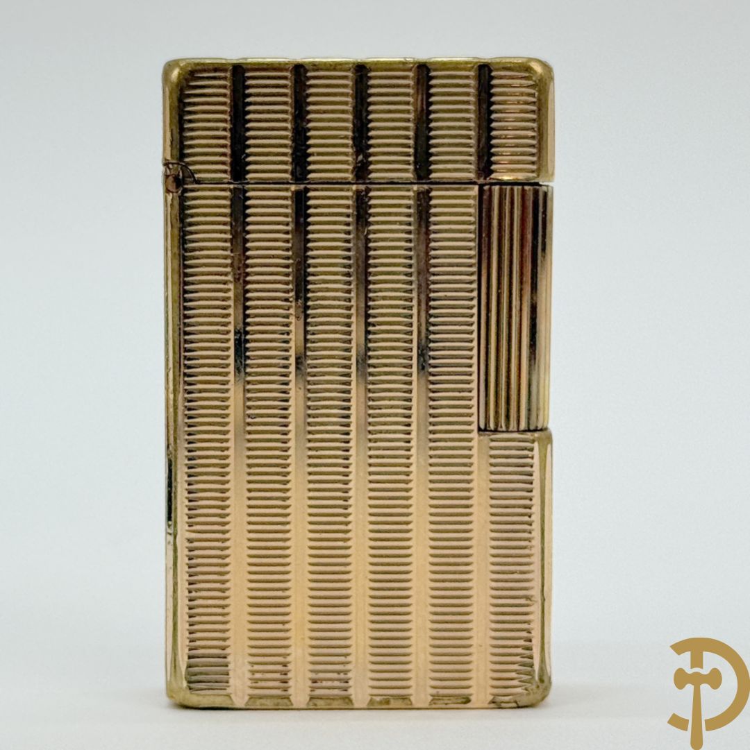Vergulde aansteker S.T. Dupont met lijnmotieven, serienummer "954BEC" - in etui