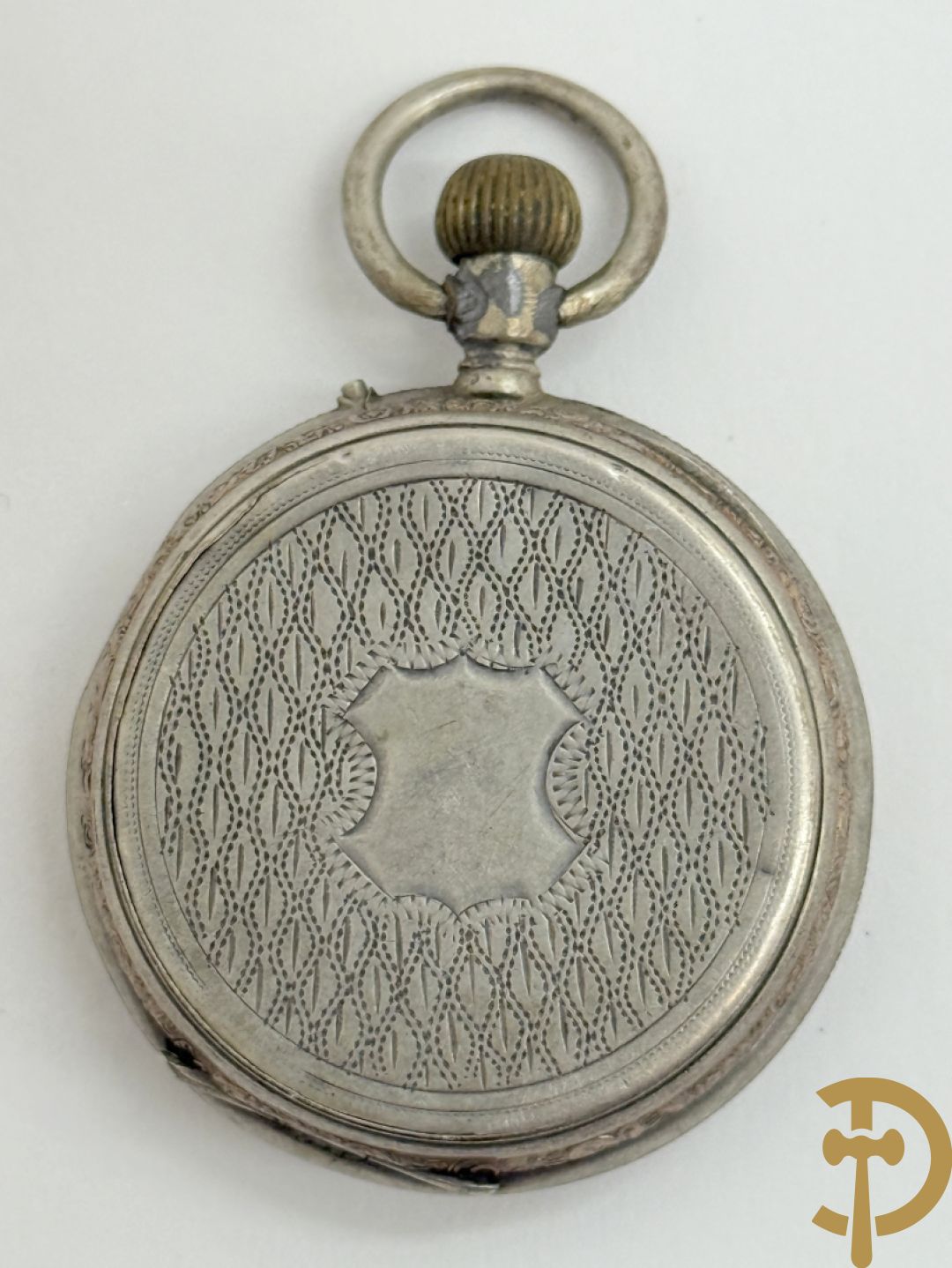 Vier 19e zakhorloges met Romeinse cijfers w.o. zilver + 2 zakhorlogekettingen