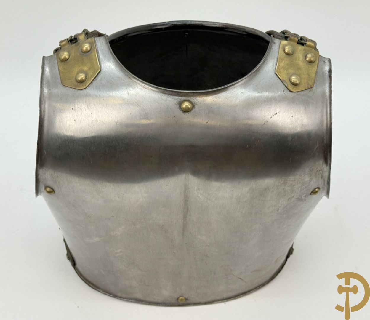 Frans metalen borststuk/ kuras voor de cavalerie met lederen riem en koperen stukken, Manufacture de Klingenthal 1828, 19e