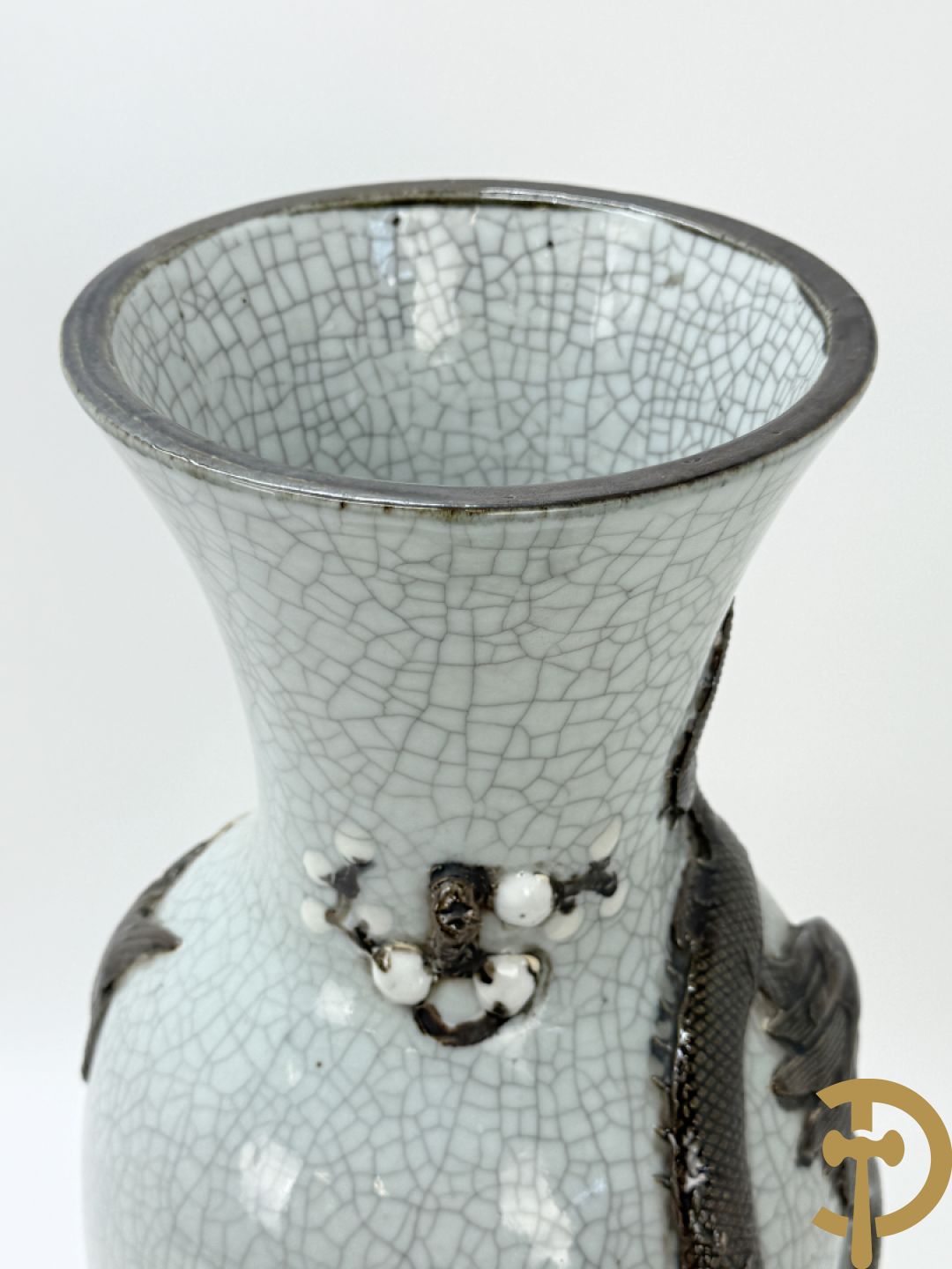 Chinese porseleinen Nankin vaas met drakendecor