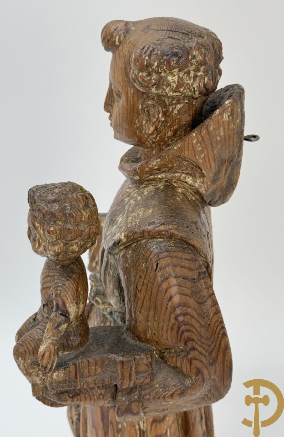 Houtsculptuur van een Heilige met kind