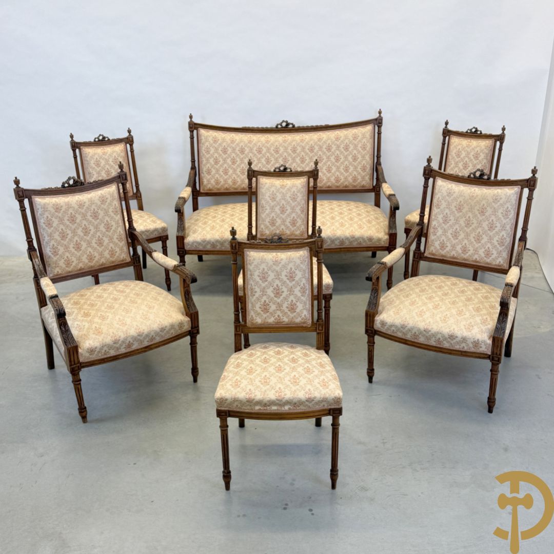 Louis XVI salonensemble bestaande uit canapé, 2 armzetels en 4 stoelen